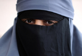 D: Schülerin (16) darf Niqab trotz Verbot tragen