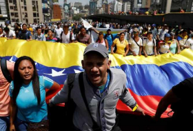 Polizei greift Abgeordnete in Venezuela an