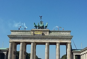 Brandenburger Tor besetzt - Polizei vor Ort 