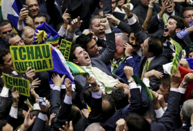 Parlament stimmt für Amtsenthebung von Rousseff