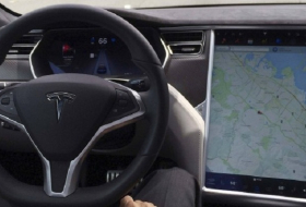 Verkehrsministerium prüft Tesla