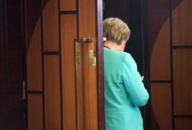 Merkel gerät nach Wahl-Schlappe unter Druck in den eigenen Reihen