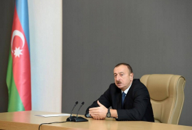 Ilham Aliyev den Außenminister des Iran empfangen