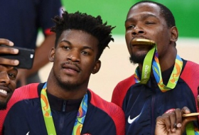 Gold für die US-Basketballer: Shiny happy Beamte