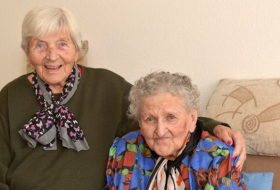 Schwestern finden sich nach 40 Jahren wieder