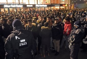 Kölner Polizei kontrolliert Hunderte Männer