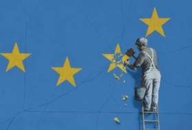 Bröckelnde EU-Flagge in Dover