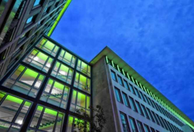 Erste deutsche Bank zahlt Kunden Zuschuss für Kredite