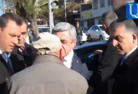 Ein Altjähriger Bürger beleidigte Serj Sargisyan  - VIDEO
