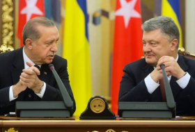 Erdogan schläft während PK mit Poroschenko