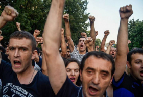 Aufruf zum Aufstand in Jerewan: „Bewaffnet euch, um das Land von Sargsyan zu befreien!“