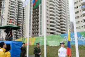Im olympischen Dorf in Rio de Janeiro aserbaidschanische Fahne aufgezogen
