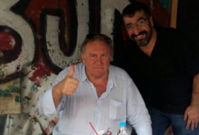 Depardieu isst türkische Spezialität Kokoreç