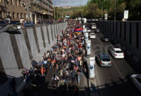 Jerewan protestiert gegen Sargsyan - Demonstranten blockieren Straßen (VIDEO)