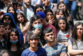Oppositionsführer fordert Menschen auf , armenische Regierungseinrichtungen zu blockieren
