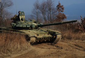 Zerstörter T-72 zeigt syrische Wunderpanzerung
