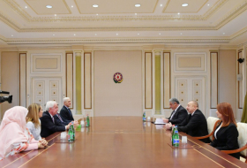 Präsident Ilham Aliyev empfängt eine Delegation um Wada-Präsident