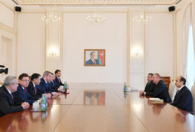   Staatspräsident Ilham Aliyev empfängt Delegation aus Astrachan  