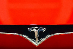 Tesla-Finanzchef hört auf - Aktienkurs fällt