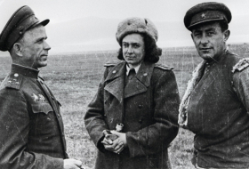 Bilder von der Front: Frauen in Roter Armee und die Kriegs-Fotografin Olga Lander