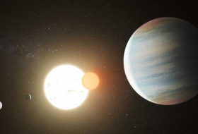   Erster Doppelstern mit drei Planeten entdeckt  