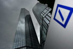  Umbau stürzt Deutsche Bank tief in die roten Zahlen 