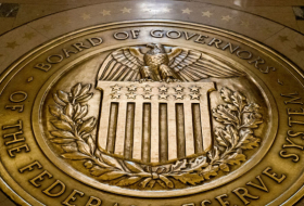     Trump unzufrieden mit starkem Dollar   – Kritik an Notenbank Fed  