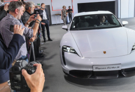     „Ein echter Porsche“:   Neuer gefährlicher Konkurrent für Tesla präsentiert  