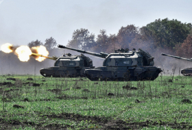   Vier Regionen, 600 Rüstungssysteme: Riesige Artillerie-Übung in Russland gefilmt –   Video    