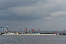   2020 planen sie russisch-turkmenische Kreuzfahrten durch den Hafen von Baku  