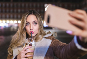 Warum dich Selfies unsympathisch machen