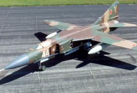   MiG mit Sowjetstern auf Stützpunkt in Nevada –   Video    