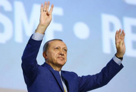  Erdogan kommt in Baku an  