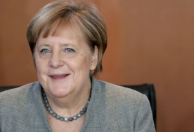   Merkel unterstützt milliardenschweres europäisches Rettungspaket  