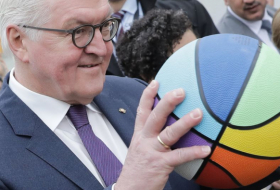   Bundespräsident Steinmeier lädt zum virtuellen Abi-Ball ein  