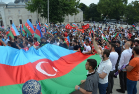   Überfüllte Kundgebung zur Unterstützung Aserbaidschans in Istanbul -   FOTOS    