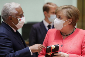   EU-Chefs beschenken Merkel zum Geburtstag  