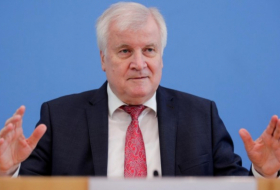 Seehofer lobt deutsche Flüchtlingspolitik
