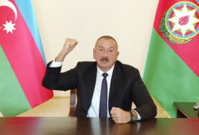  Präsident Ilham Aliyev gratuliert den Aserbaidschanern 