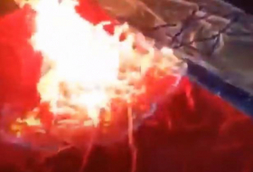   Armenier verbrennen israelische, aserbaidschanische und türkische Flaggen -   VIDEO    