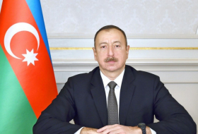   Präsident Ilham Aliyev gratuliert dem Kommandeur des 1. Armeekorps  
