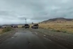  Armenier verlassen militärische Ausrüstung und fliehen -  VIDEO  