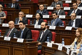   Pashinyans Fraktion war gegen die Aufhebung des Kriegsrechts  