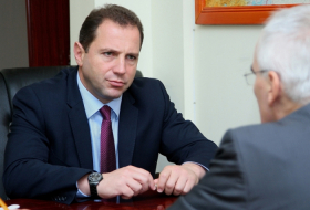   Der armenische Verteidigungsminister tritt zurück  