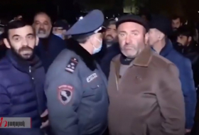   Angehörige armenischer Soldaten greifen Paschinjans Konvoi an -   VIDEO    