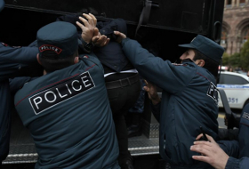  Festnahmen bei Massenprotesten gegen Paschinjan in Eriwan 