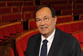   Französischer Abgeordneter verurteilt die Nationalversammlung wegen Teilnahme an politischen Spielen  