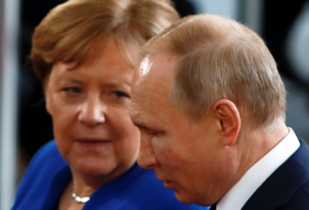   Merkel telefoniert mit Putin  