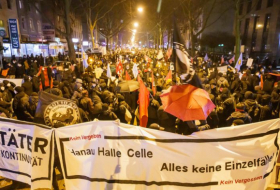 Ein Jahr nach Hanau-Anschlag: Knapp 3000 Menschen demonstrieren in Frankfurt