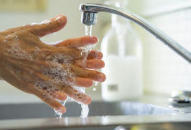   Hautärzte raten zu Desinfektion statt Seife  